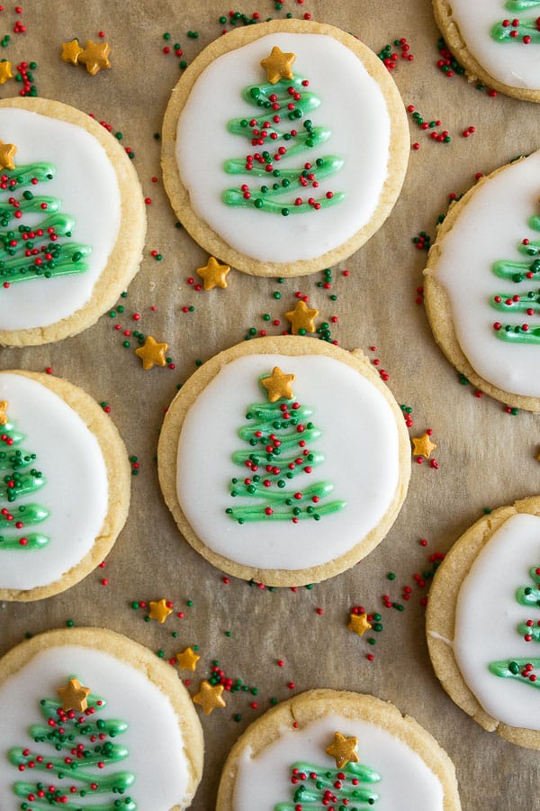 white circle christmas cookies with christmas tree icing decoration 