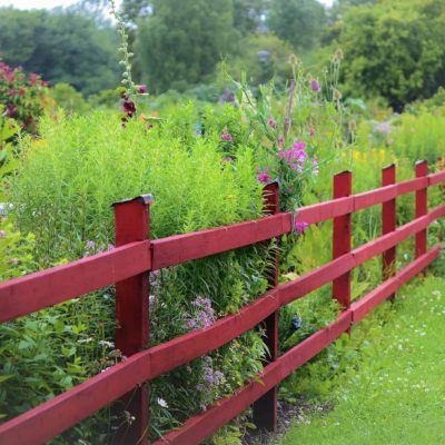 20 DIY Garden Fence Ideas That Will Make Your Garden Irresistible